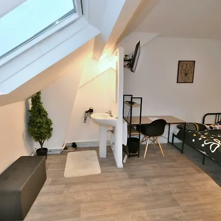 Capstay - Netflix Hotel