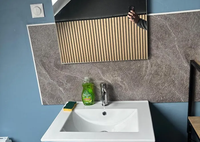 Capstay - Netflix Hotel